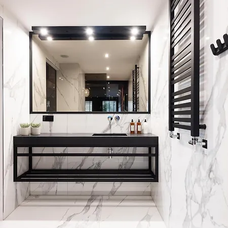 Art Penthouse With Jacuzzi - Center